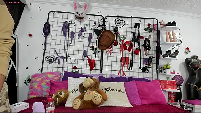 Snapshot of thedream_girls chatting on 06-12-26, 01:10 thedream girls online show from 06-12-26, 01:10
