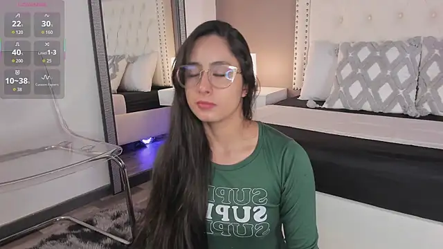 Julia Martinez  online show from 06-24-26, 11:42