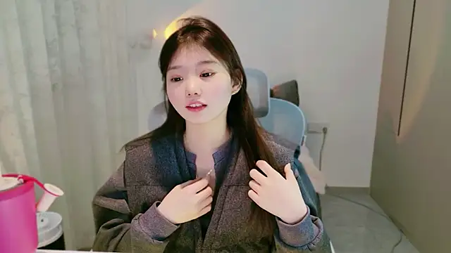 yangyang-1115 online show from 12-02-25, 04:18