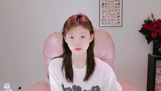 yangyang-1115 online show from 05-25-26, 12:00