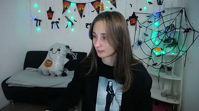 MichelLeee online show from 10-31-25, 12:06