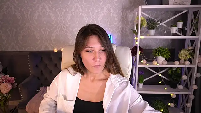 DreamyLinaa online show from 12-13-24, 12:17