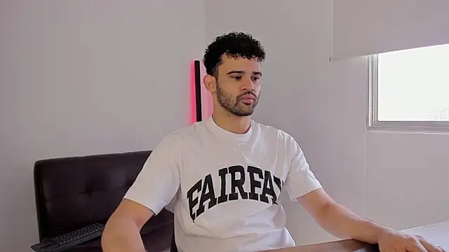 Snapshot of andrewChris_ chatting on 09-25-25, 03:16 andrewChris online show from 09-25-25, 03:16