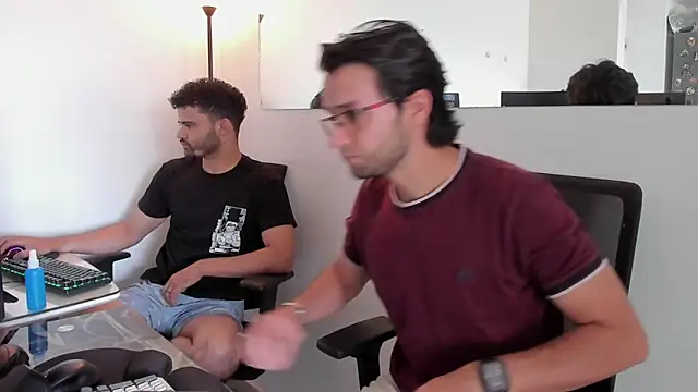 Snapshot of andrewChris_ chatting on 09-26-25, 04:55 andrewChris online show from 09-26-25, 04:55