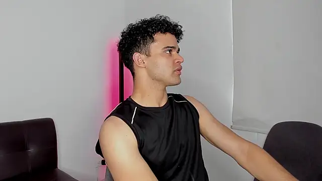 Snapshot of andrewChris_ chatting on 09-29-25, 08:24 andrewChris online show from 09-29-25, 08:24