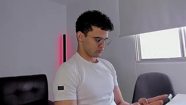 Snapshot of andrewChris_ chatting on 09-30-25, 06:13 andrewChris online show from 09-30-25, 06:13