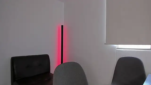 Snapshot of andrewChris_ chatting on 10-02-25, 04:14 andrewChris online show from 10-02-25, 04:14