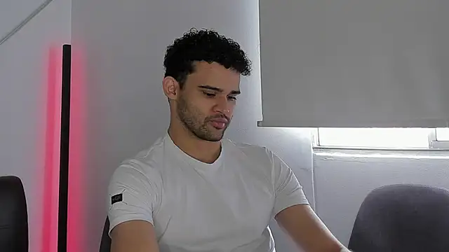 Snapshot of andrewChris_ chatting on 10-06-25, 02:58 andrewChris online show from 10-06-25, 02:58