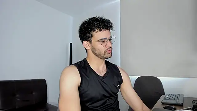 Snapshot of andrewChris_ chatting on 10-24-25, 03:30 andrewChris online show from 10-24-25, 03:30