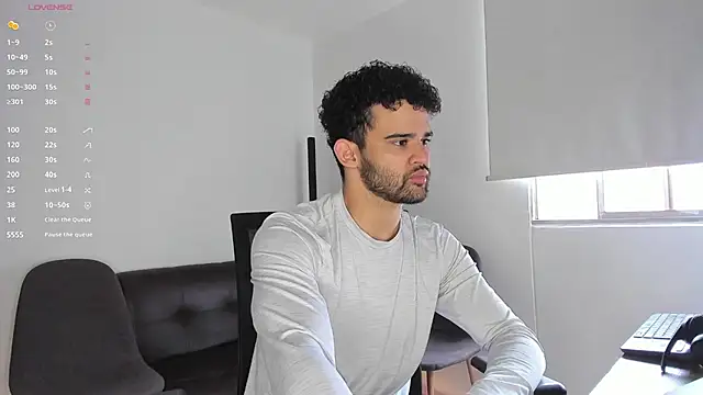 Snapshot of andrewChris_ chatting on 10-31-25, 04:19 andrewChris online show from 10-31-25, 04:19