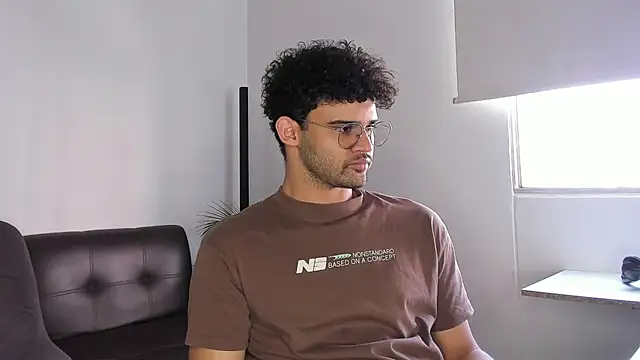 Snapshot of andrewChris_ chatting on 11-05-25, 07:47 andrewChris online show from 11-05-25, 07:47