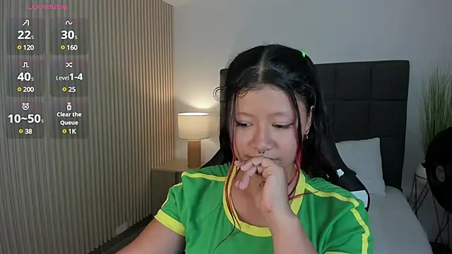 aurora johnson  online show from 01-04-25, 07:34