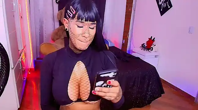 Snapshot of xl_dakotadom chatting on 12-17-24, 10:32 xl dakotadom online show from 12-17-24, 10:32