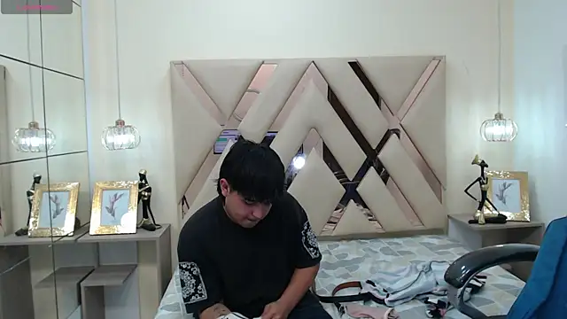 Snapshot of AndrewPherson chatting on 01-05-25, 06:45 AndrewPherson online show from 01-05-25, 06:45