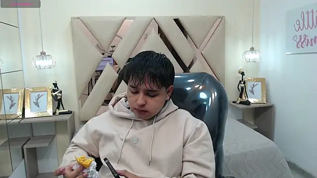 Snapshot of AndrewPherson chatting on 01-14-25, 12:24 AndrewPherson online show from 01-14-25, 12:24