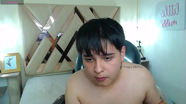 Snapshot of AndrewPherson chatting on 01-23-25, 02:17 AndrewPherson online show from 01-23-25, 02:17