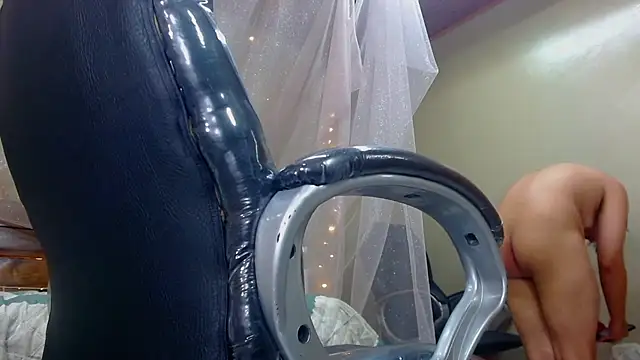 Snapshot of AndrewPherson chatting on 02-10-25, 07:07 AndrewPherson online show from 02-10-25, 07:07