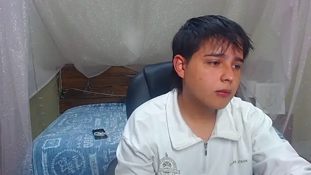 Snapshot of AndrewPherson chatting on 02-20-25, 12:04 AndrewPherson online show from 02-20-25, 12:04