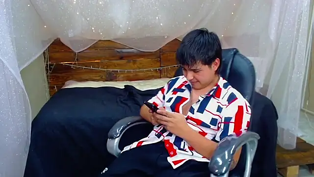 Snapshot of AndrewPherson chatting on 03-03-25, 06:33 AndrewPherson online show from 03-03-25, 06:33