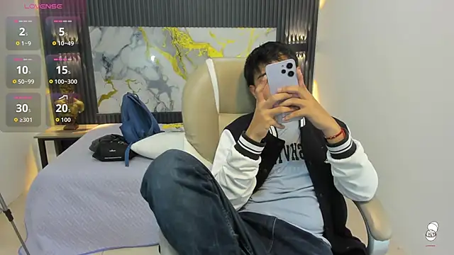 Snapshot of AndrewPherson chatting on 09-18-25, 01:02 AndrewPherson online show from 09-18-25, 01:02