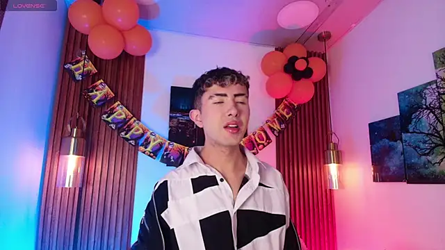 Noah Xitruxx online show from 10-19-25, 02:45