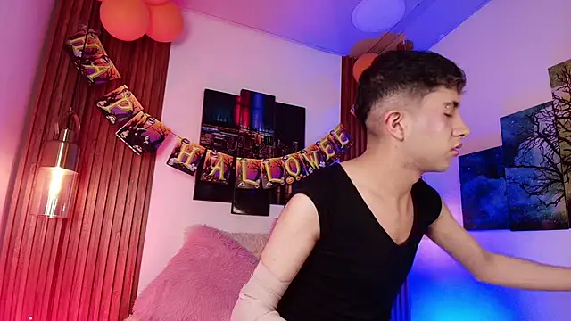 Noah Xitruxx online show from 10-25-25, 02:52