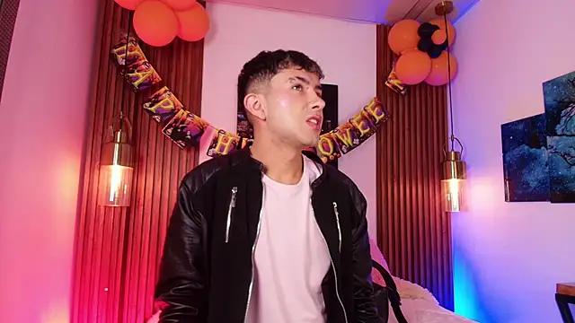 Noah Xitruxx online show from 10-26-25, 02:39