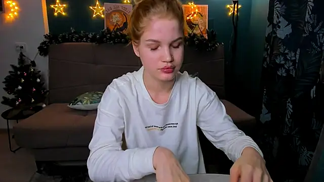 Snapshot of Xloe_Queen chatting on 12-26-24, 06:33 Xloe Queen online show from 12-26-24, 06:33