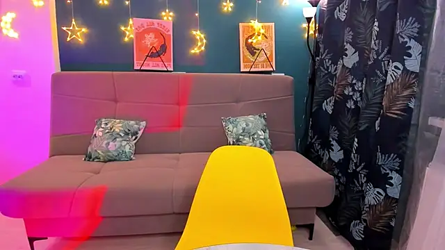 Snapshot of Xloe_Queen chatting on 02-17-25, 02:15 Xloe Queen online show from 02-17-25, 02:15