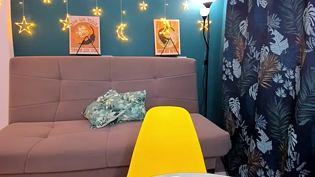 Snapshot of Xloe_Queen chatting on 03-13-25, 01:40 Xloe Queen online show from 03-13-25, 01:40