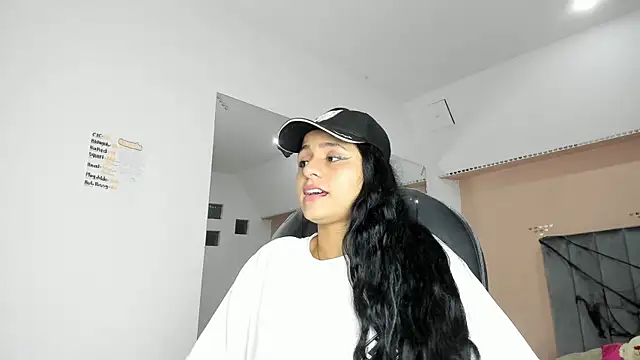 Giselle Roldan online show from 10-16-25, 03:40