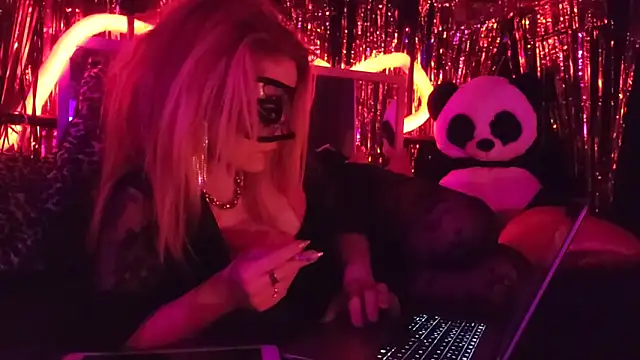 Snapshot of anonymouszN chatting on 01-08-25, 08:29 anonymouszN online show from 01-08-25, 08:29