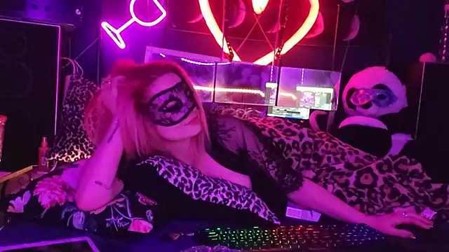 Snapshot of anonymouszN chatting on 01-17-25, 12:10 anonymouszN online show from 01-17-25, 12:10