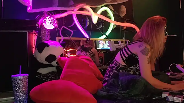 Snapshot of anonymouszN chatting on 02-11-25, 11:22 anonymouszN online show from 02-11-25, 11:22