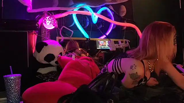 Snapshot of anonymouszN chatting on 02-14-25, 08:48 anonymouszN online show from 02-14-25, 08:48