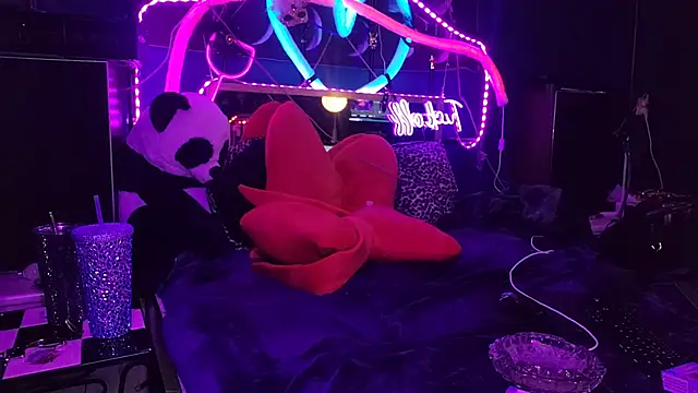 Snapshot of anonymouszN chatting on 02-23-25, 10:31 anonymouszN online show from 02-23-25, 10:31