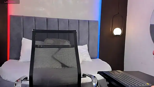 Snapshot of bella_gibson chatting on 02-16-25, 11:38 bella gibson online show from 02-16-25, 11:38