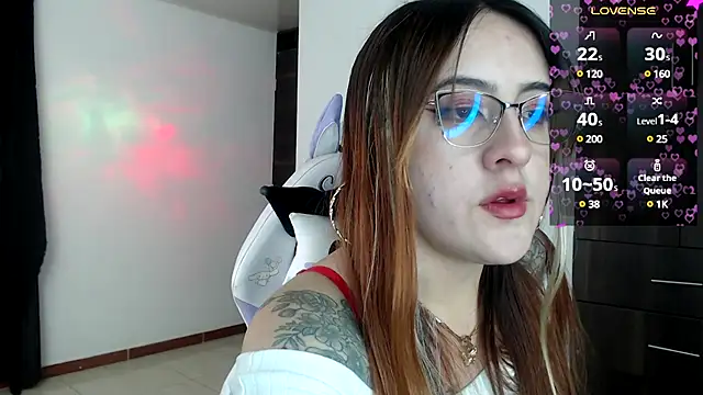 SarahXRusso online show from 12-11-24, 01:37