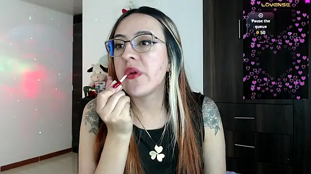 SarahXRusso online show from 12-15-24, 04:40