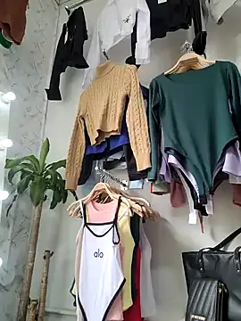 SarahXRusso online show from 12-20-24, 08:23