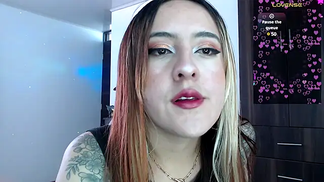 SarahXRusso online show from 12-21-24, 04:14