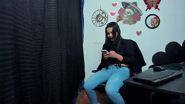 Snapshot of thakytona chatting on 12-12-24, 01:21 thakytona online show from 12-12-24, 01:21