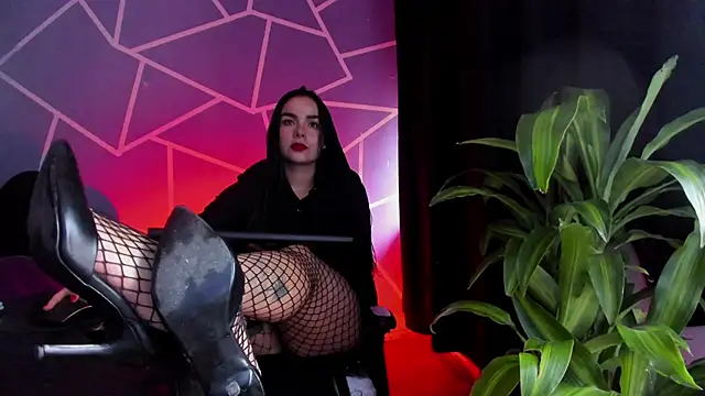 Snapshot of thakytona chatting on 10-19-25, 07:58 thakytona online show from 10-19-25, 07:58