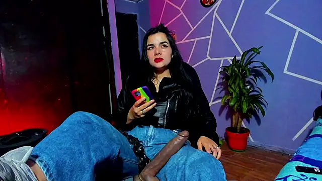 Snapshot of thakytona chatting on 11-30-25, 11:20 thakytona online show from 11-30-25, 11:20