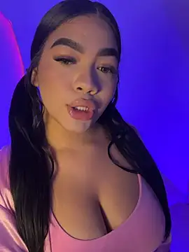 Snapshot of AllissonJames chatting on 04-16-26, 01:45 AllissonJames online show from 04-16-26, 01:45