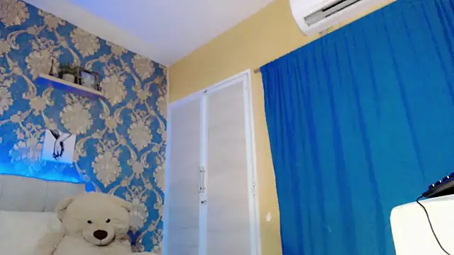 Snapshot of nicoledollts chatting on 04-30-26, 08:37 nicoledollts online show from 04-30-26, 08:37