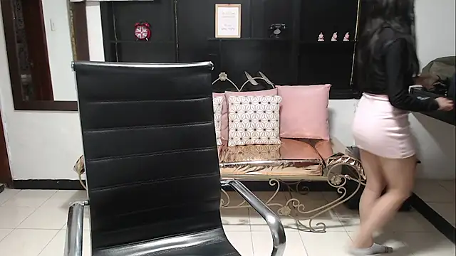 Angela Diaz  online show from 12-23-24, 12:30