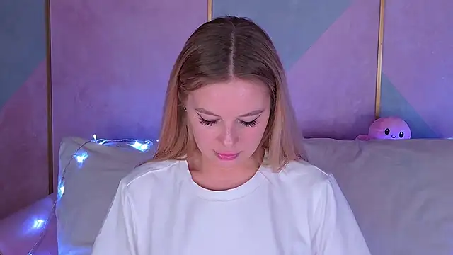 Snapshot of BeatriceEsmont chatting on 01-03-25, 04:22 BeatriceEsmont online show from 01-03-25, 04:22