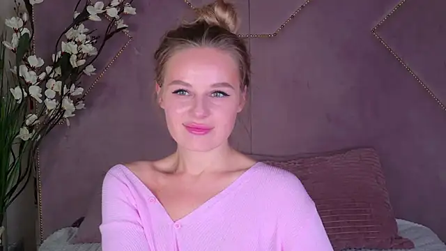 Snapshot of BeatriceEsmont chatting on 02-24-25, 08:36 BeatriceEsmont online show from 02-24-25, 08:36