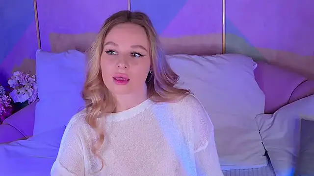 Snapshot of BeatriceEsmont chatting on 03-10-25, 08:45 BeatriceEsmont online show from 03-10-25, 08:45